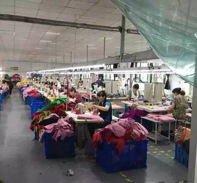 福利到,時(shí)尚圍巾免費(fèi)送!大洋天地5樓!福州大型海寧皮草、雙面羊絨工廠直銷(xiāo)節(jié)盛大開(kāi)幕!