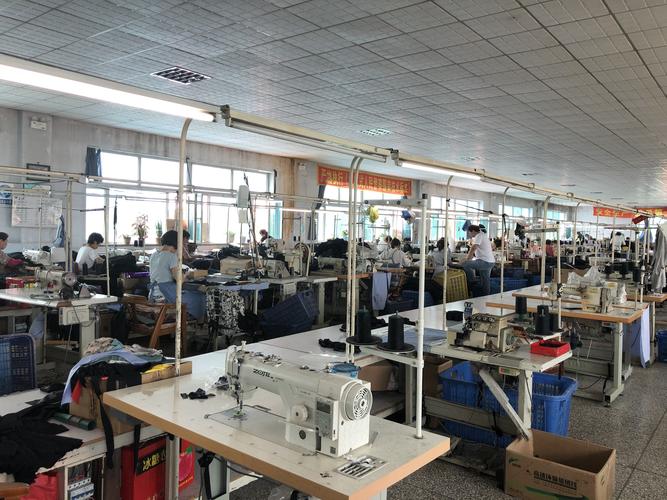 一個(gè)都不能少&mdash;&mdash;東北一家民營(yíng)服裝廠的暖心故事 - 封面新聞